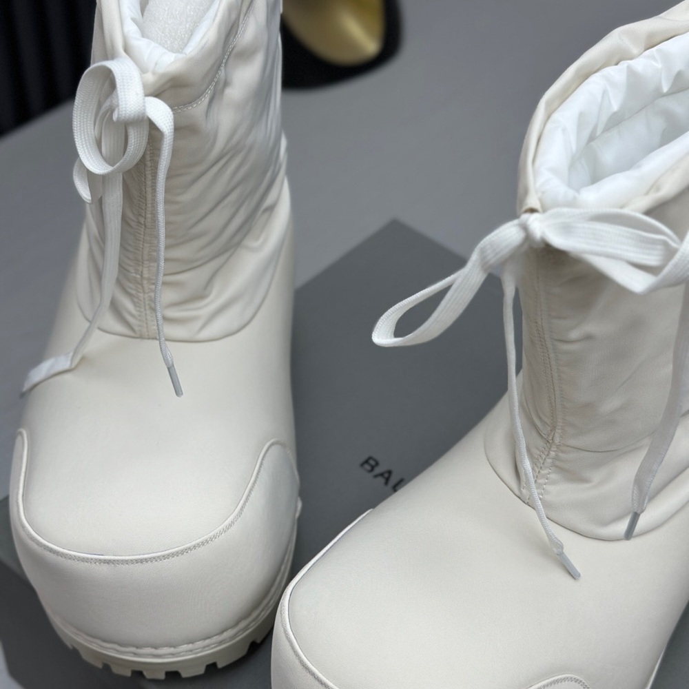 Balenciaga White Insulated Snow Boots - Picture 3 of 8